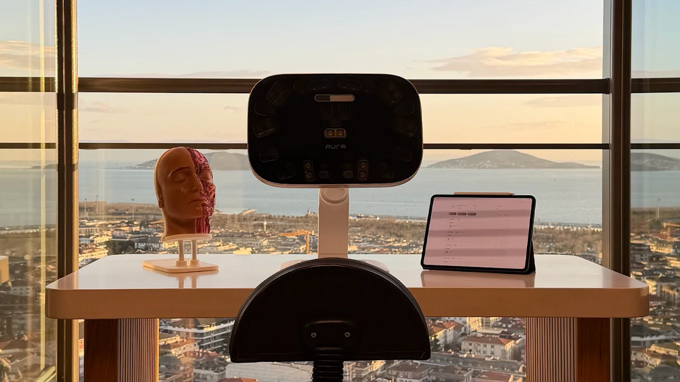 Aura 3D yüz analizi — kliniğin gerçek cihazı